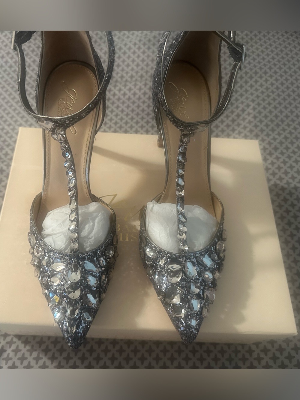 Jewel Badgley Mischka Silver Glitter Heels (Box Included) high heel 4’ dressy
